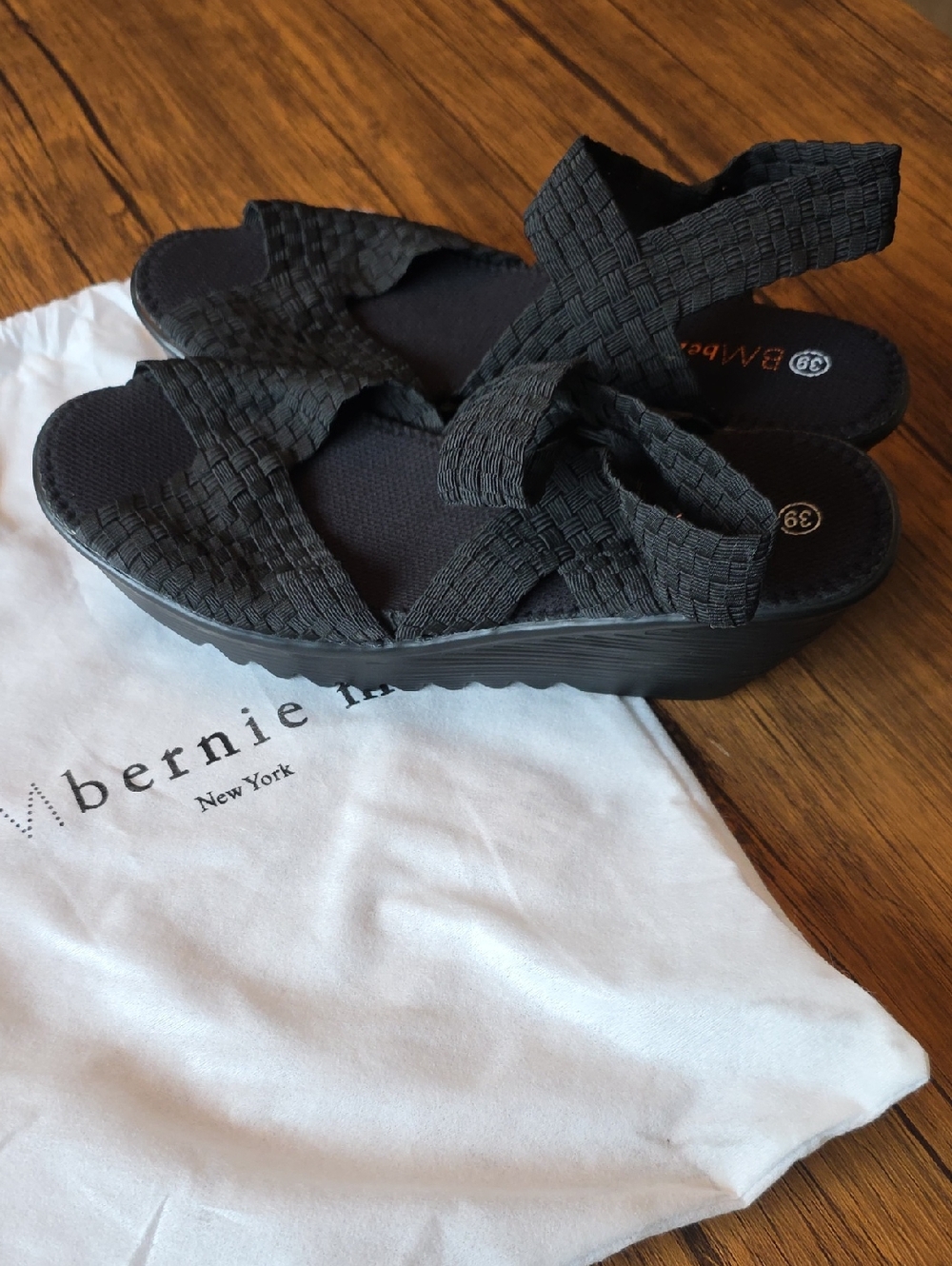 bernie mev. Criss Cross Slingback Mule - Black - Picture 4 of 5